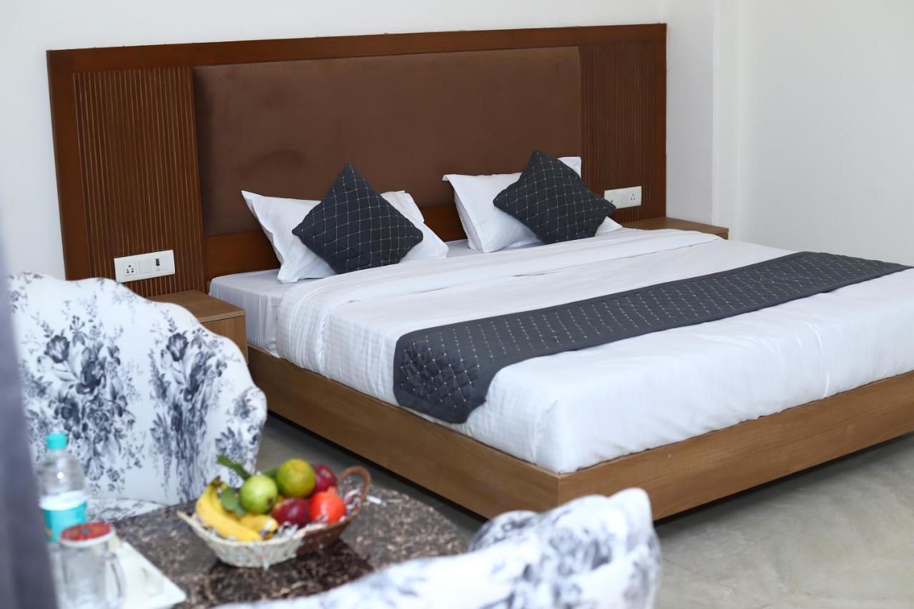Lyf Corporate Suites - Noida Sector 19 Exteriör bild